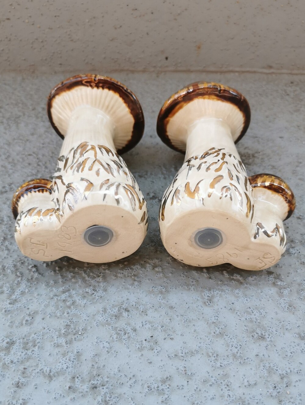 Vintage 1983 Studio Pottery Mushroom Salt & Pepper Shakers Hand Painted - Picture 11 of 13